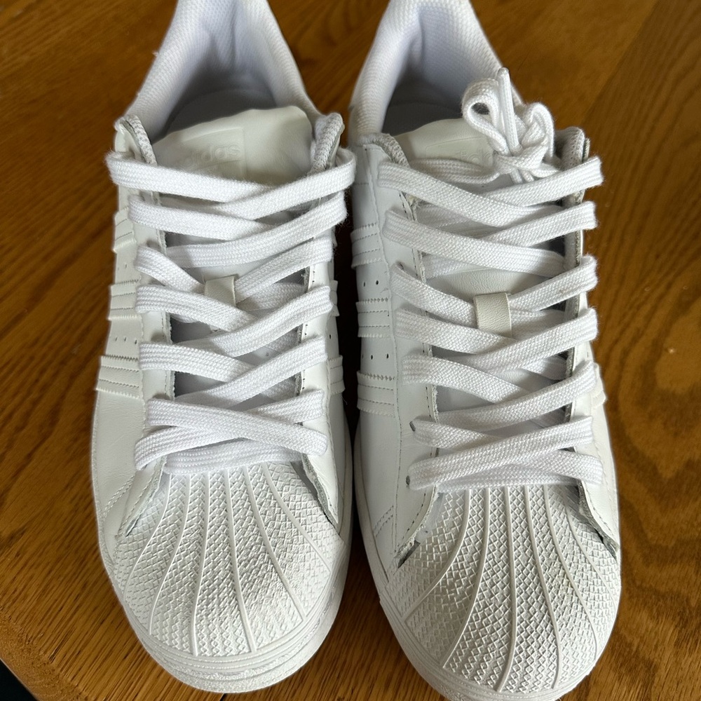 Adidas White Athletic Shoes with Shell Toe and Low-Top Design